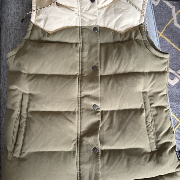 Patagonia Bivy Hooded Vest Olive Green / Cream (Sage / Khaki) - Picture 11 of 13